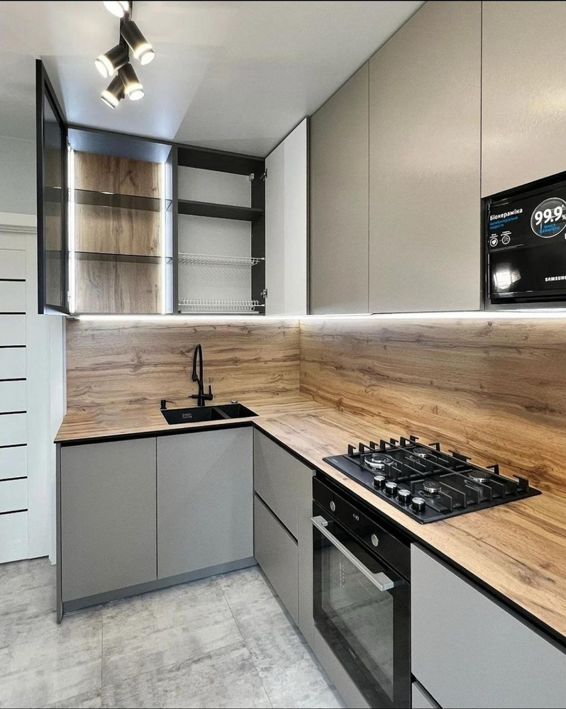 Istanbul,turkey may,23,2024:ceramic,Floor,,Led,And,Spot,Lamps,On,The