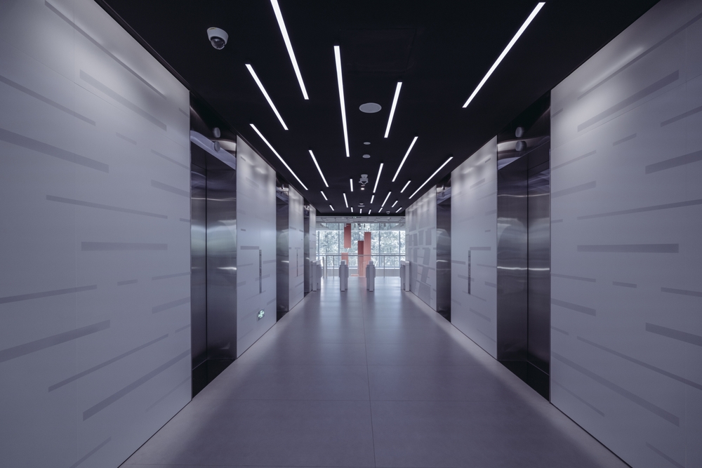 A,Modern,,Minimalist,Office,Corridor,Leading,To,An,Elevator,Lobby